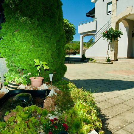 Apartment Lana Bristivica Екстер'єр фото