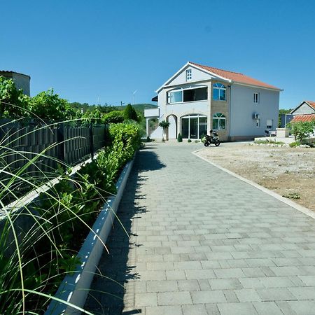 Apartment Lana Bristivica Екстер'єр фото