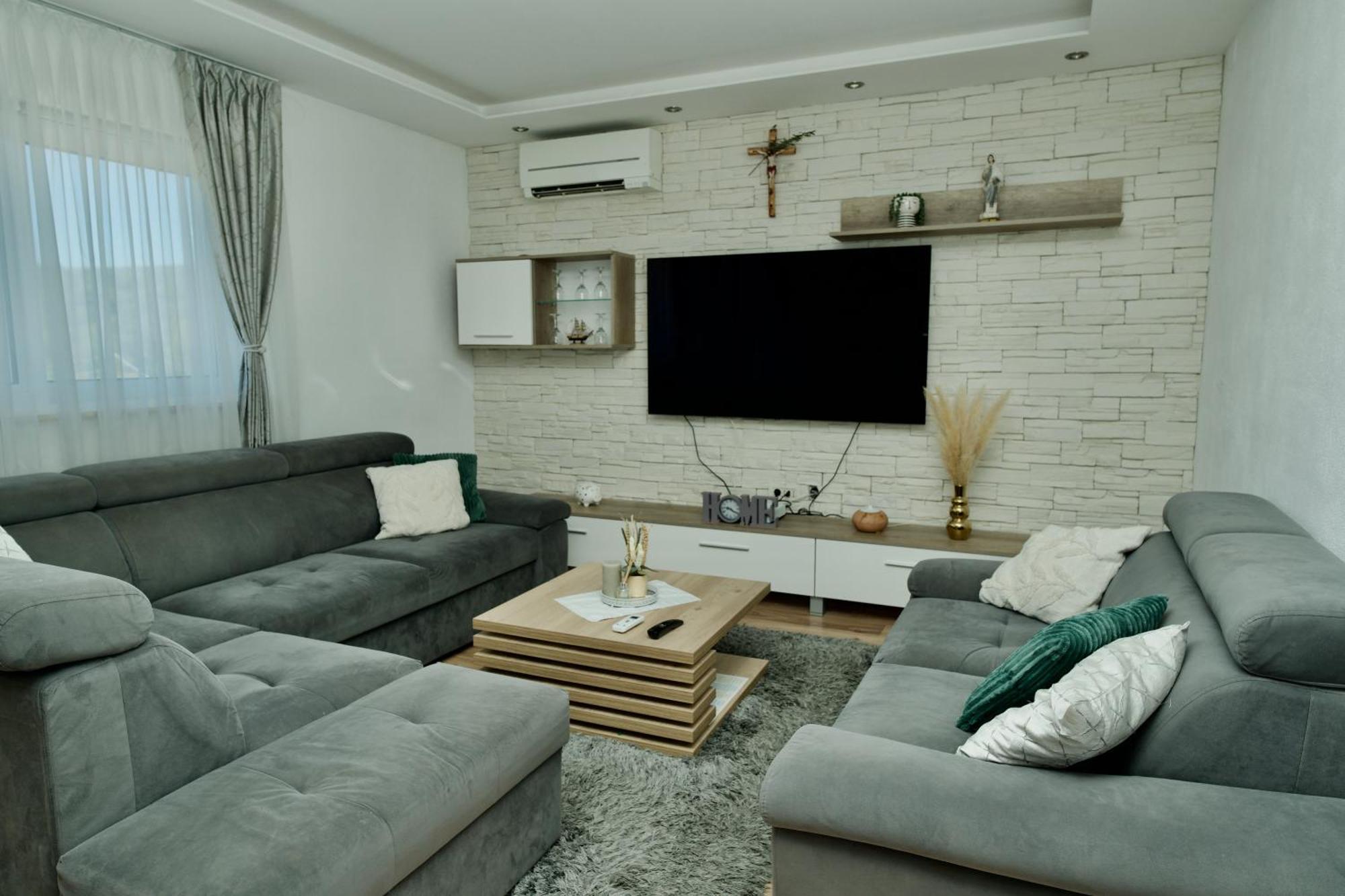Apartment Lana Bristivica Екстер'єр фото