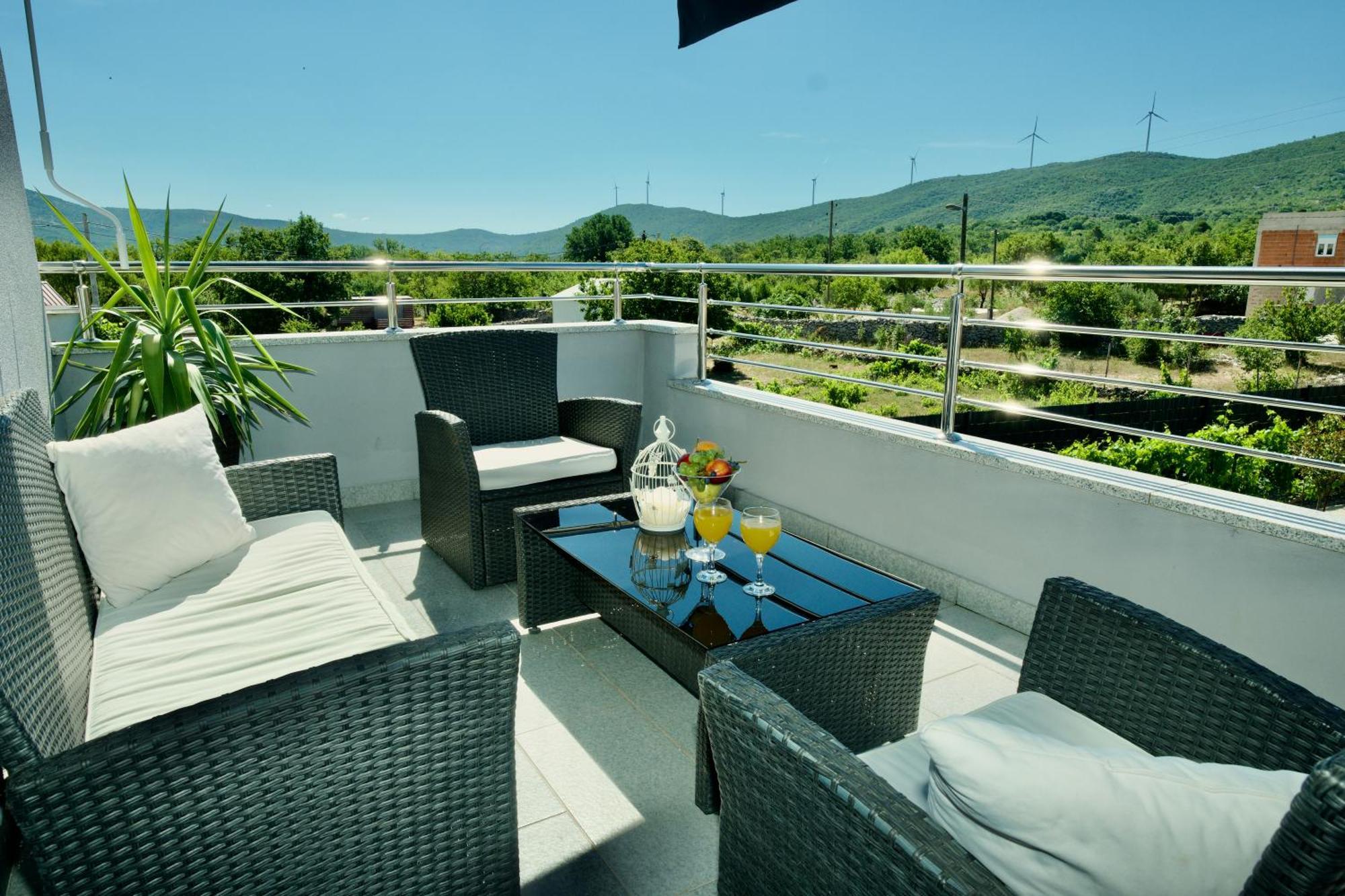 Apartment Lana Bristivica Екстер'єр фото