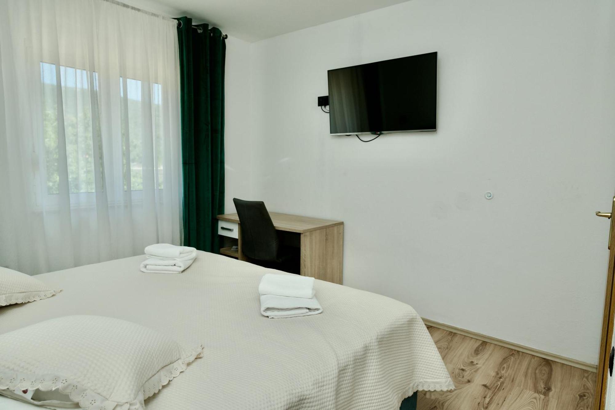 Apartment Lana Bristivica Екстер'єр фото