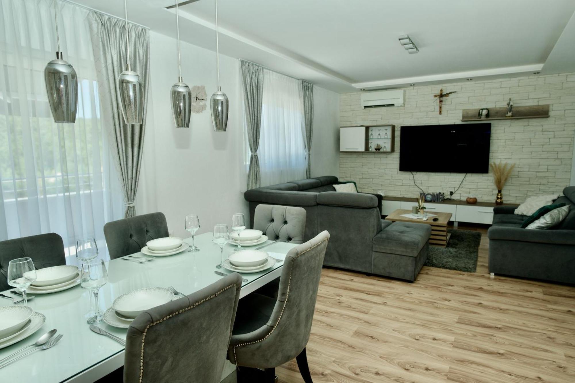 Apartment Lana Bristivica Екстер'єр фото