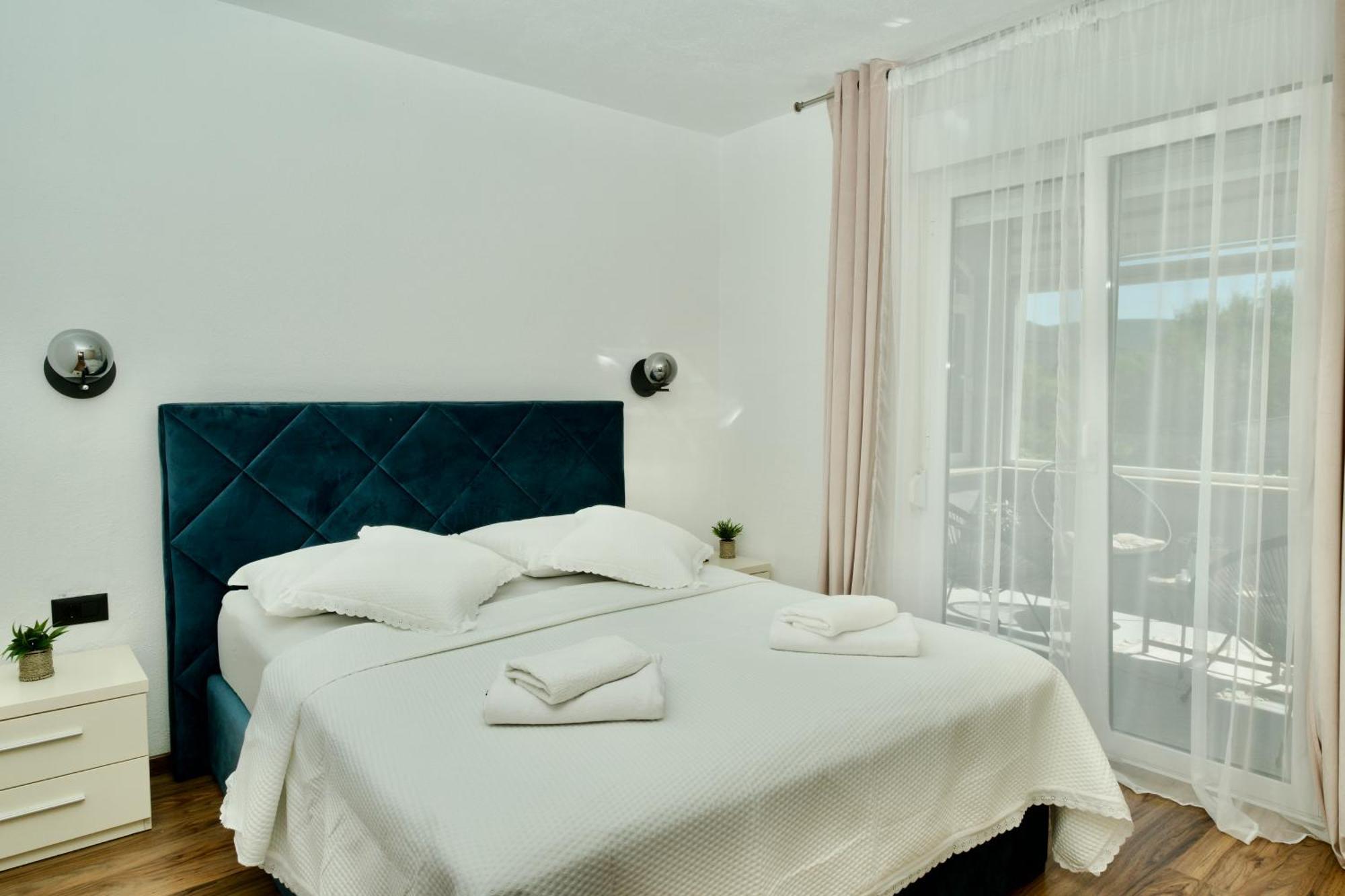 Apartment Lana Bristivica Екстер'єр фото